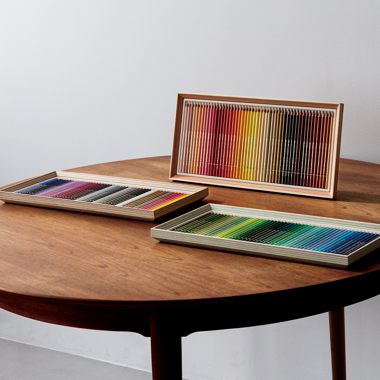 Holbein Artist Color Pencil Set of 150C in wooden box (OP948)